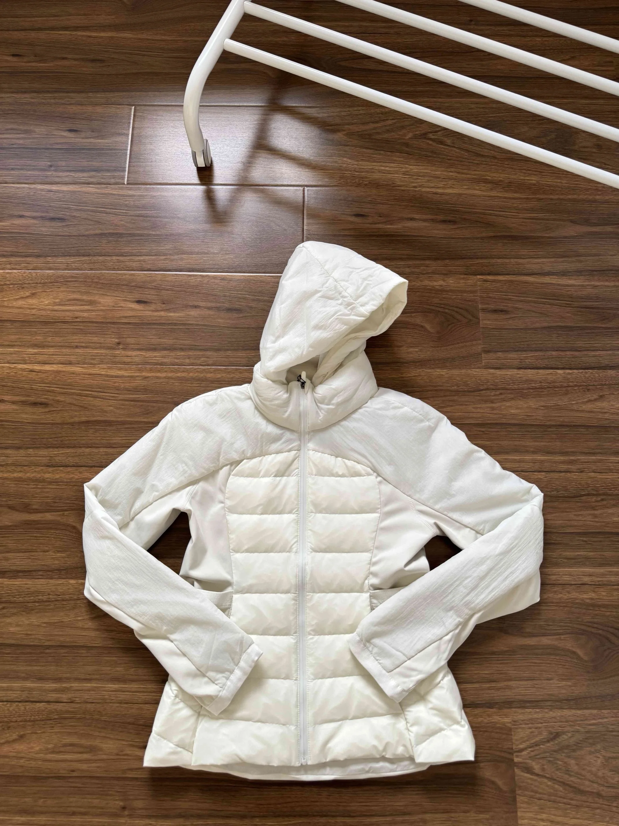 

Женский легкий термопуховик с капюшоном, приталенный крой для фитнеса, йоги, бега и активного отдыха, изолированный ветер