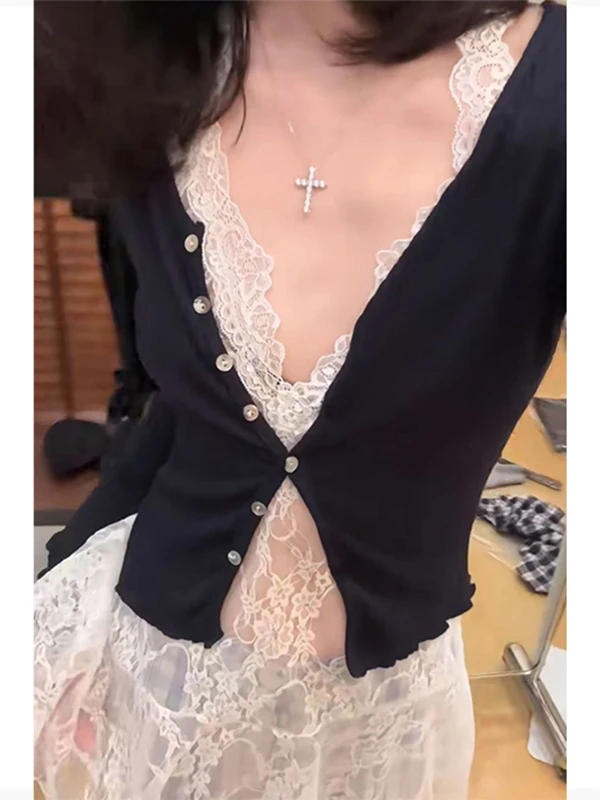 Top a Canotta Bianco in Pizzo per Donna, Versatile per Stratificazione e Passeggiate, Ideale per l'Inizio Autunno