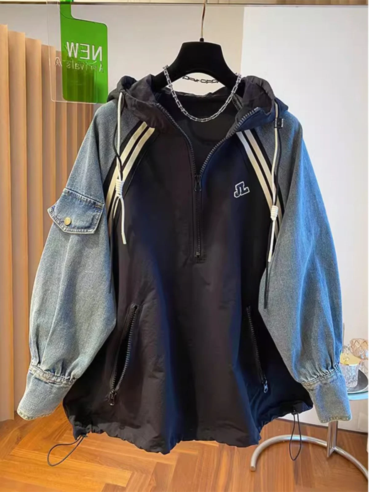 

Свободный крой, джинсовая толстовка с полосками и вставками из пэчворка, осенняя верхняя одежда, повседневная, удобная, немнущаяся, молодежный тренд