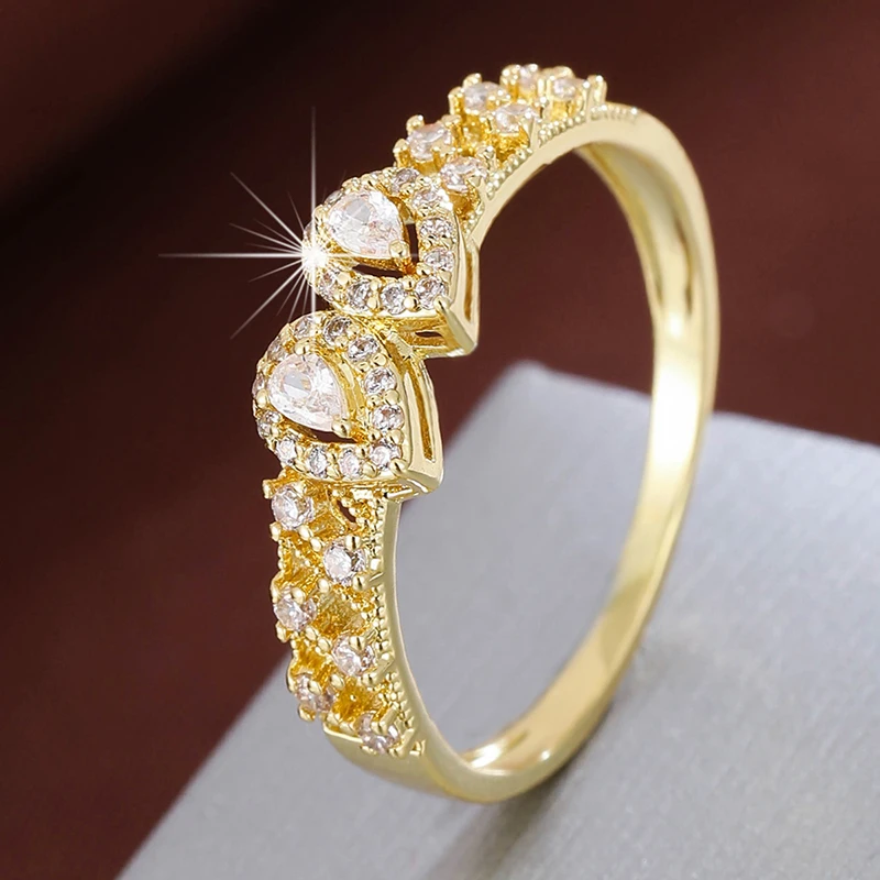 Elegant Teardrop Cu…