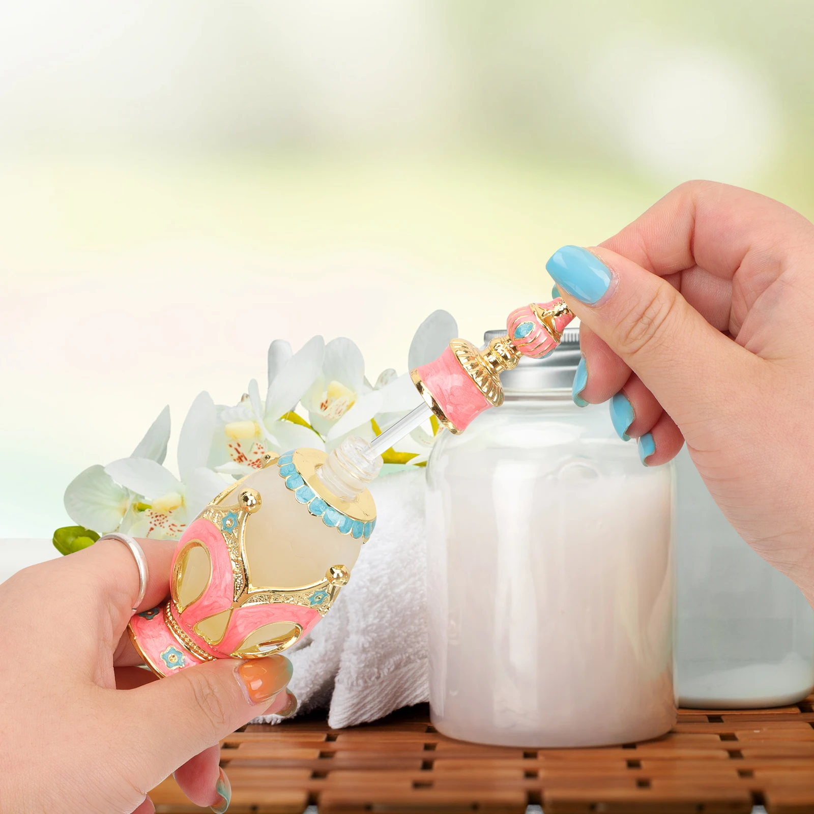 

Decorative Perfume Bottle Glass Alloy Essential Oil Diffuser Empty Refillable Aroma Container Travel Gift Perfume Bottle