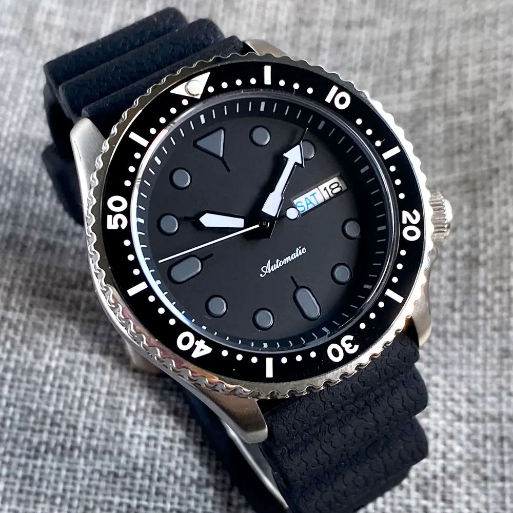 

41mm Watch For Men Swim Black Dial Sapphire Glass NH36 Automatic Movement 200M Waterproof Date Indicator Rubber Strap