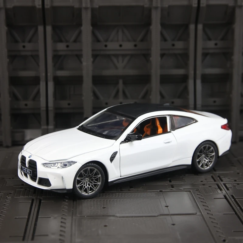 CCA 1:23 Simulation BMW M4 G82 Alloy Car Model doors on both sides that can be opened has sound and lighting functions