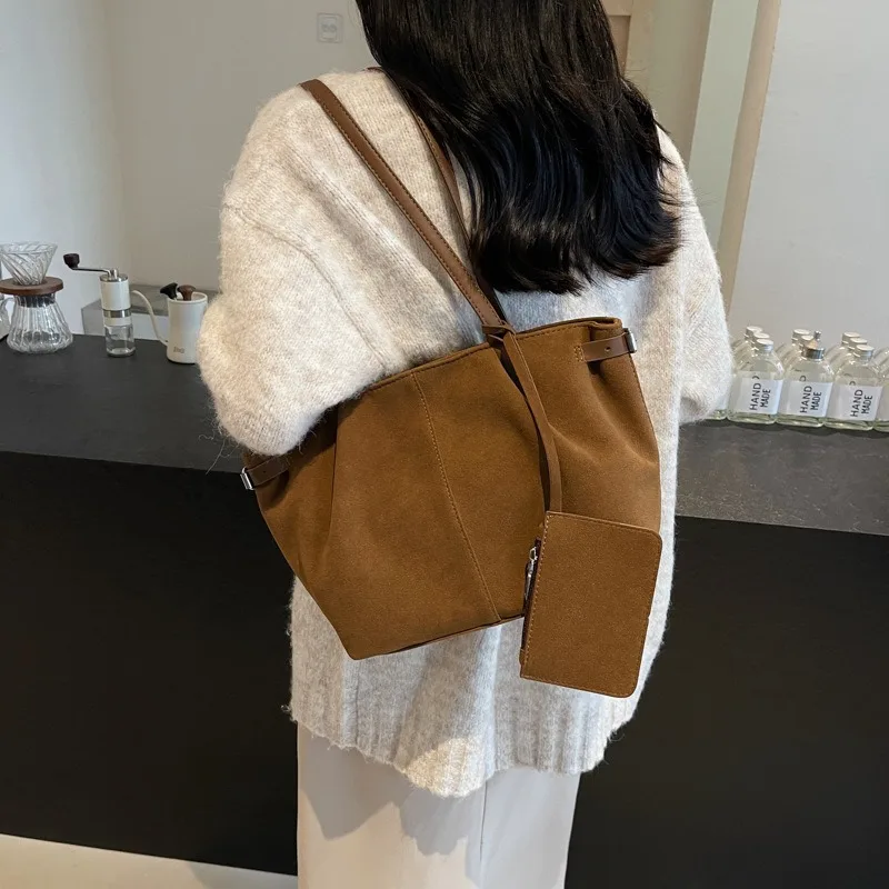 

Retro Suede Shoulder Tote – Large Capacity & Lightweight, Underarm Shopper Bag for Women Casual Solid Color Travel 2026