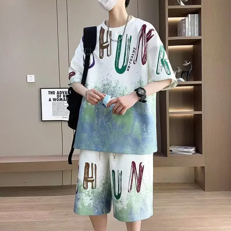 Stampa Uomo Set Tute sportive Nylon Grafica Slim Fit Kpop Tee Marche originali Stretch Abiti economici Chic Baggy T-shirt Pantaloncini da uomo