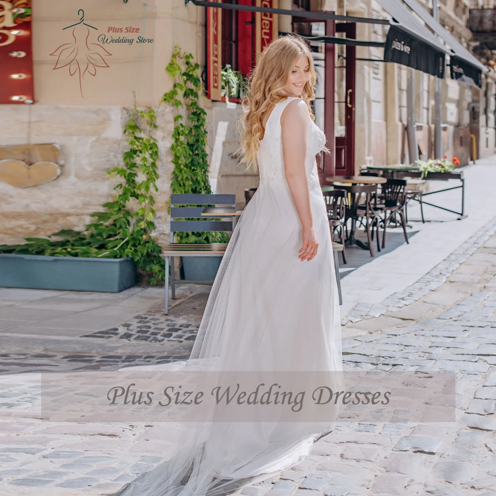 Eenvoudige trouwjurken Grote maten V-hals Mouwloze bruidsjurken Applicaties Rits aan de achterkant Tot de grond Tule Zeemeermin Robe De Mariee