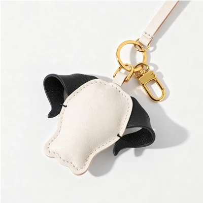 Handgefertigter Dalmatiner-Taschenanhänger aus echtem Leder mit Geschenkbox – Detail 2