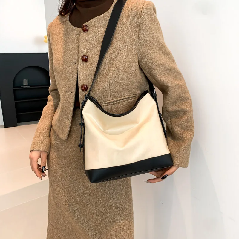 

Korean retro contrast color shoulder large capacity bag ladies 2023 new autumn and winter commuting bucket bag