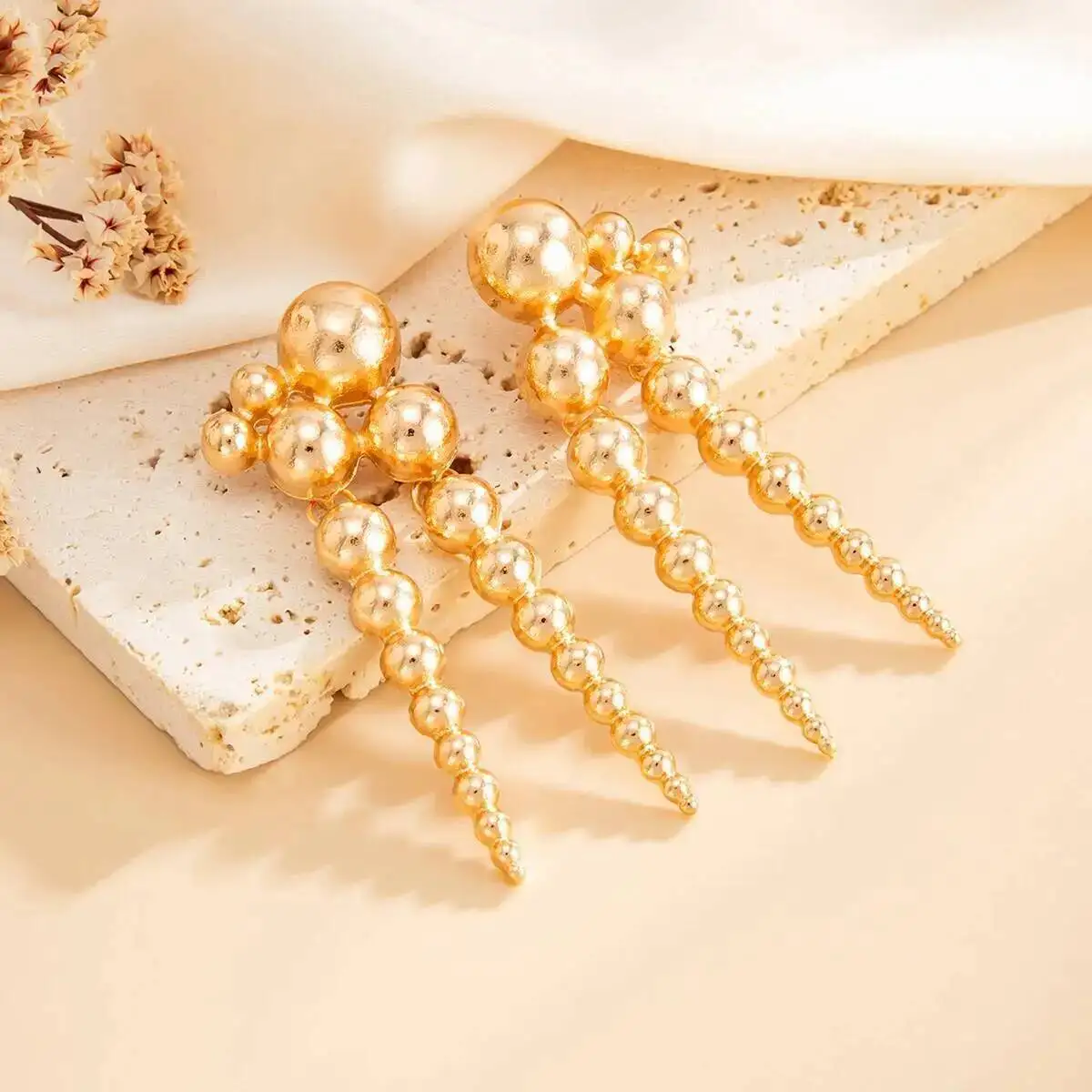 القوطي متعدد الطبقات قلادة الخرز إسقاط أقراط للنساء 2026 الاتجاه الجديد الشرير غير النظامية مثقوب القرط مجوهرات السنة الجديدة