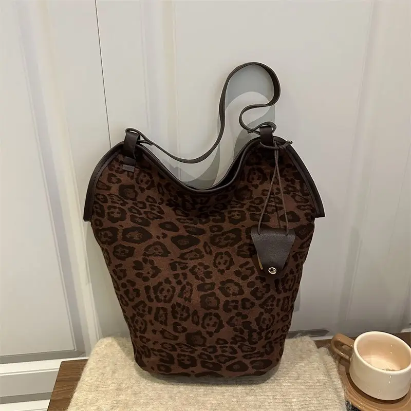 

Новая замшевая сумка-тоут в стиле ретро, женская сумка на плечо, модная сумка большой вместимости, сумка через плечо, сумка-корзина-карго