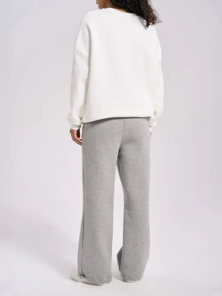 เสื้อสเวตเชิ้ตพิมพ์ลายตัวอักษรผู้หญิงสไตล์ฝรั่งเศส แฟชั่นโอเวอร์ไซส์ทรงหลวม เสื้อแขนยาวสีขาวลำลองสำหรับฤดูใบไม้ร่วง