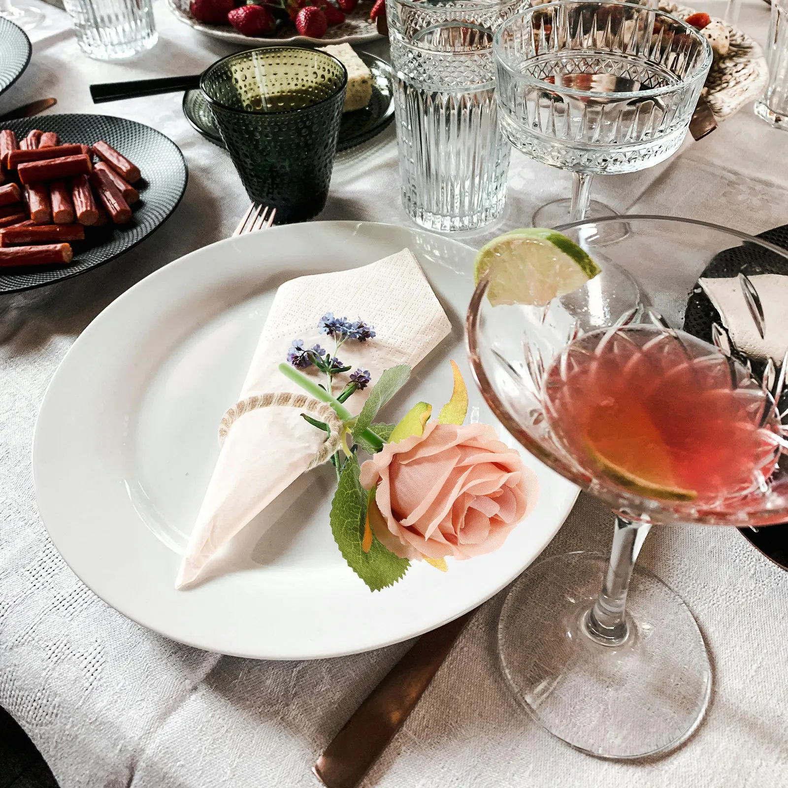 

4Pcs Realistic Faux Flower Napkin Rings Elegant Dining Table Serviette Buckles for Restaurant Home Decor Party Supplies Chic