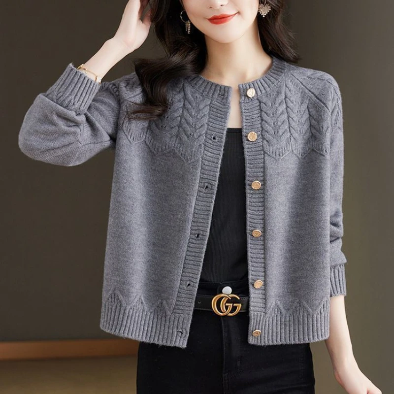 

Spring and Autumn New Style Loose and Fashionable Knitted Shirt for External Use Paired with Round Neck Knitted Cardigan