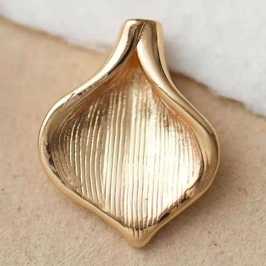 Copper-plated Gold Elegant Gentle Lily Petal Holder Beaded Pendant Charms For Jewelry Making DIY Bracelet Accessories Findings