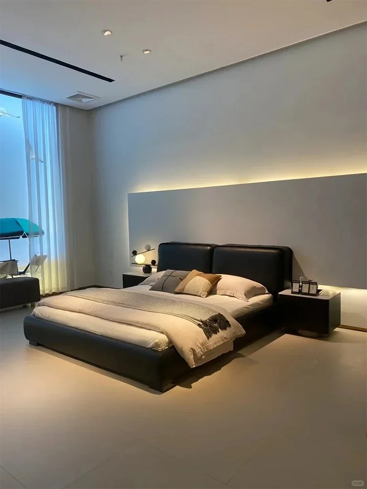 

A A Italian simple high-end leather bed French double bed Modern simple king size master bed