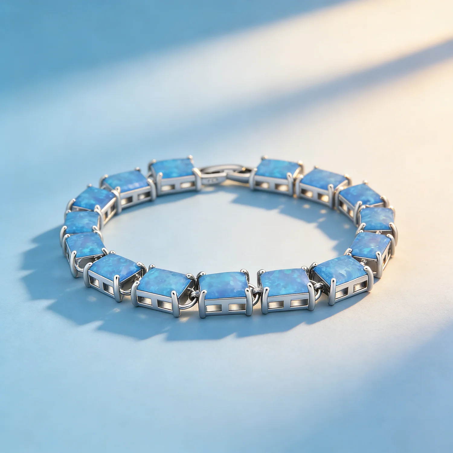 

Квадратный браслет с синим опалом в белом K-покрытии, современное ювелирное украшение с цепочкой и креплением на зубцах, браслет с светло-голубым камнем для женщин