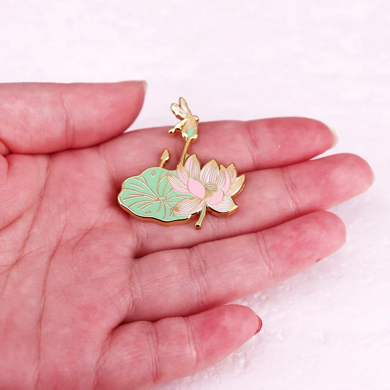 اليعسوب لوتس بروش ، زهرة رومانسية ، هدية شارة الحشرات