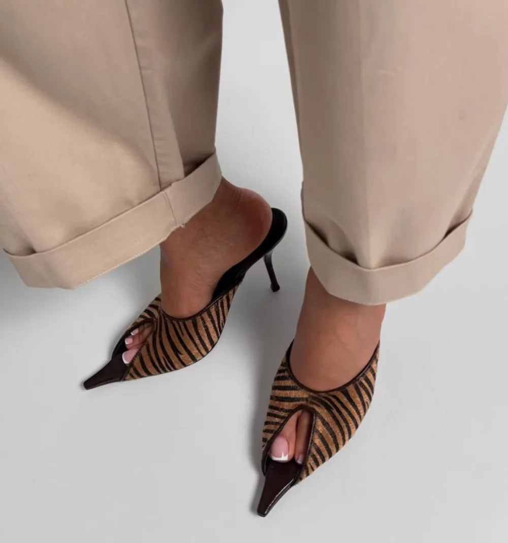 

Fashion-Forward Daily Looks Tiger Stripe Faux Fur Peep-Toe Sandals Pointed Toe Design Stiletto Heel Retro Elegant High Heels