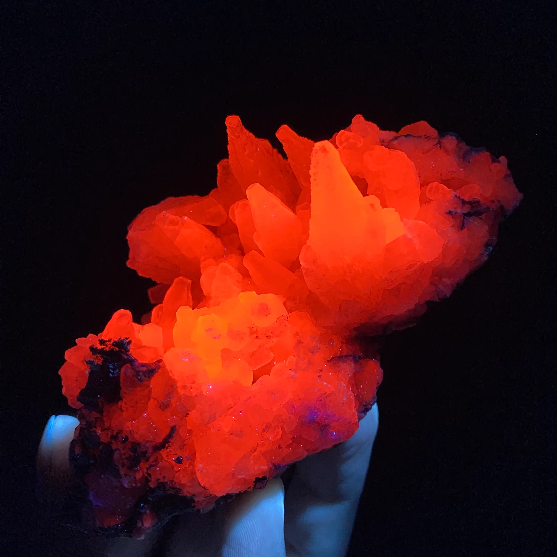 Natural Calcite Specimen Raw Material Ore Fluorescence Effect for Energy Healing Meditation Home Decoration Unique Teaching Gift