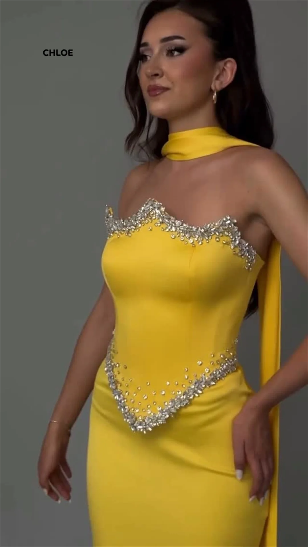 ชุดราตรีทรงหางปลาสุดหรูสำหรับผู้หญิง ปี 2025 ชุดราตรีผู้หญิงสุดหรูสั่งตัดได้ ชุดออกงานพรอมแบบเปิดไหล่พร้อมผ้าคลุมไหล่สำหรับงานปาร์ตี้