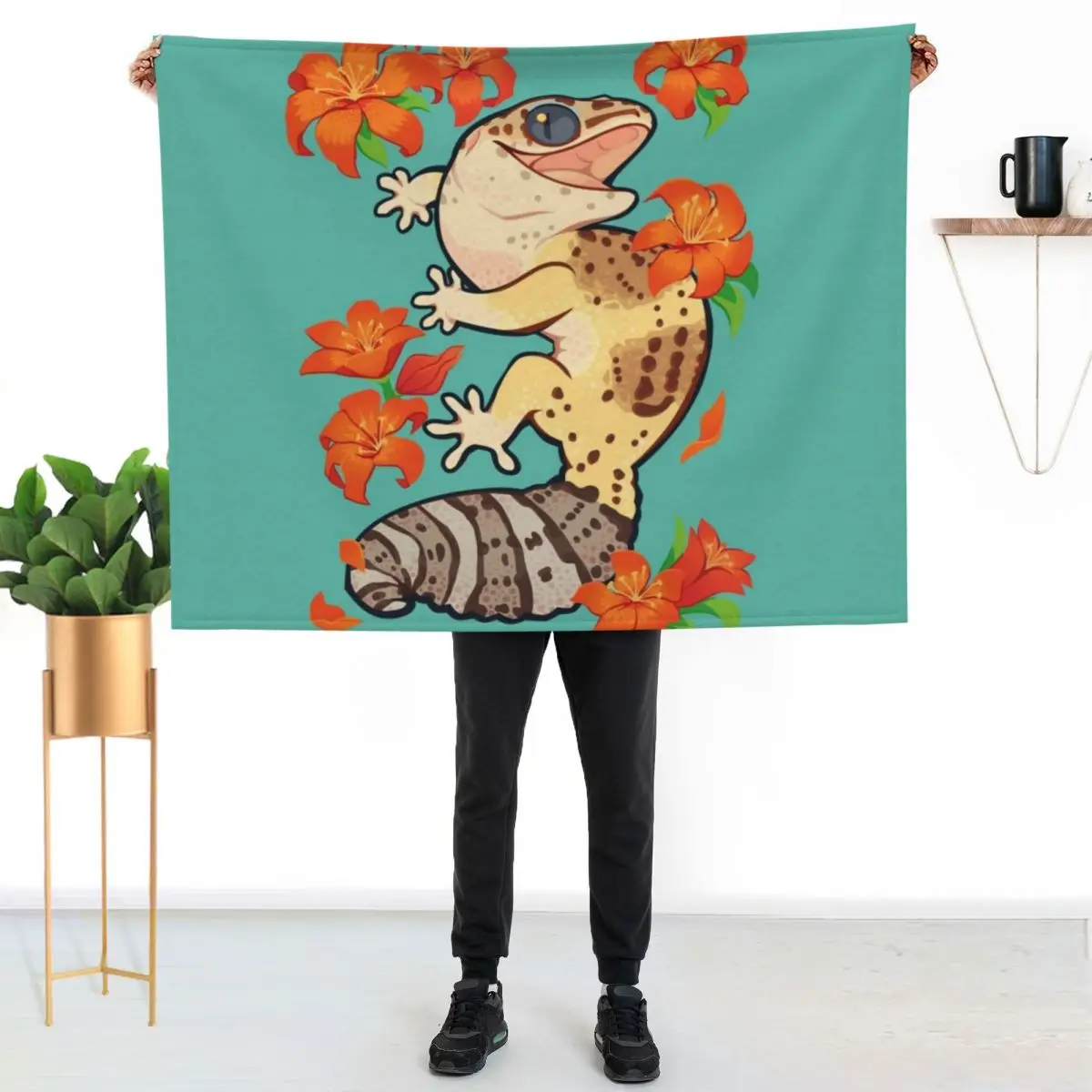 Fire lily gecko Throw Blanket Thin for sofa Decorative Sofas manga Bed covers Camping Blankets