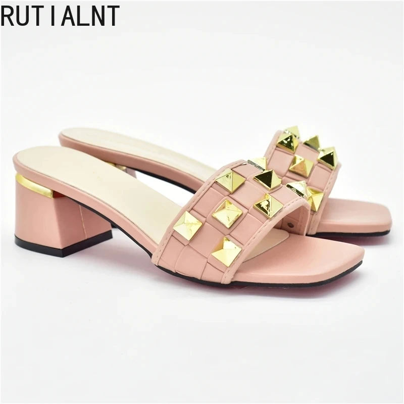 Yeni varış Luxery ayakkabı kadın leopar ayakkabı Metal toka dekorasyon düğün ayakkabı kadınlar için gelin afrika zarif parti pompaları