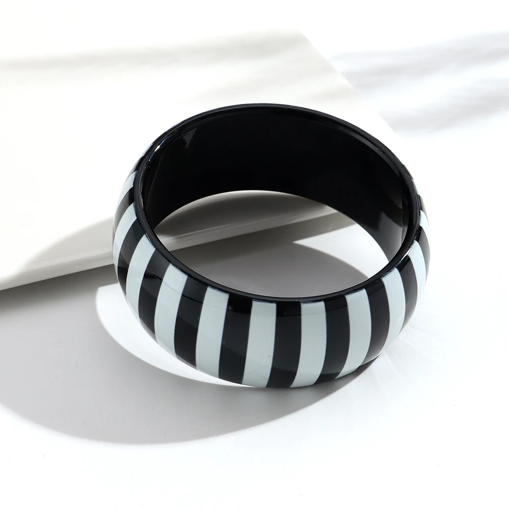 Neue Bunte Harz-Armreifen mit Breiten Vertikalen Streifen, Einfache Geometrische Runde Stapelbare Acryl-Armreifen, Damenschmuck Geschenke – Detail 10