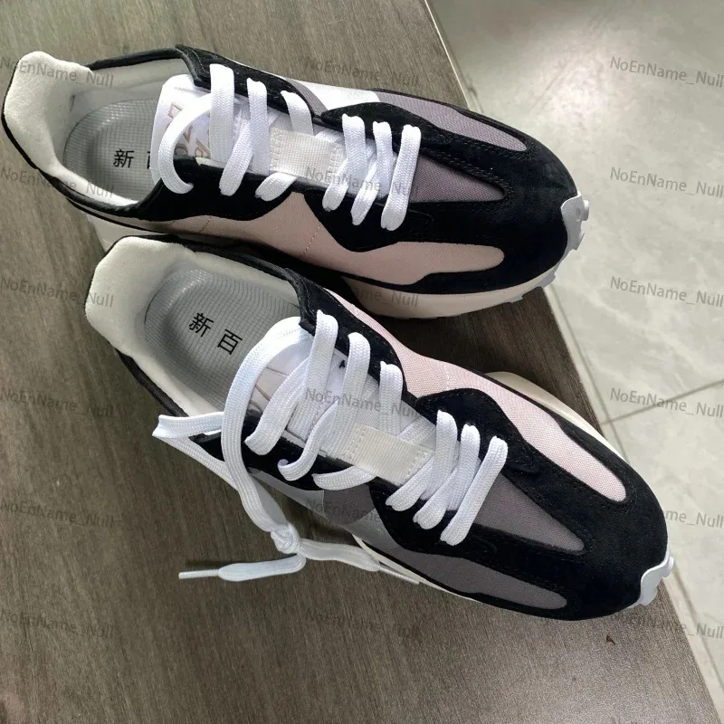 

Обувь в классическом стиле модели 327 бренда N никогда не выходить из моды. Дышащие технологии приносит освежающий опыт.