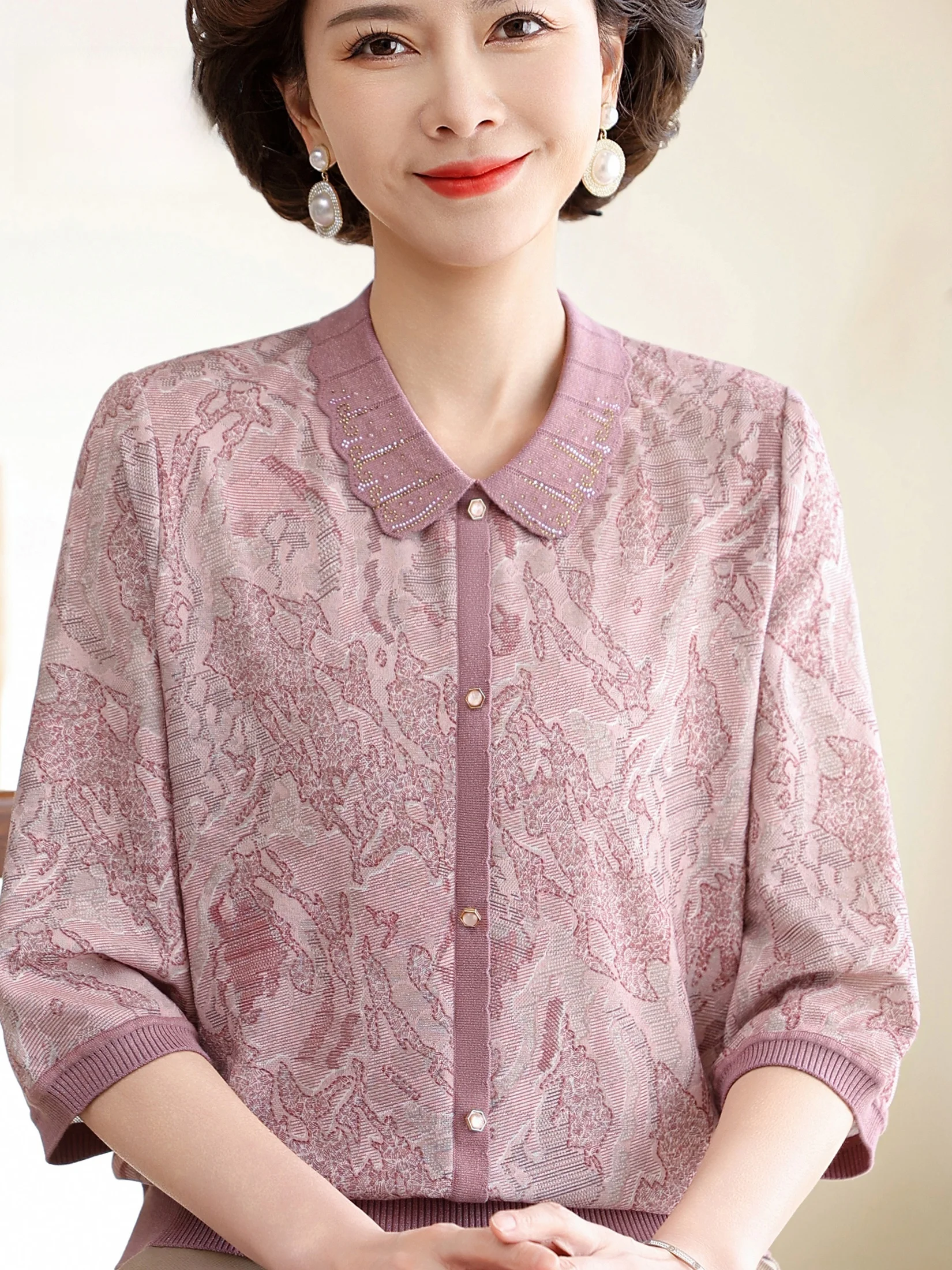 

Легкая рубашка с цветочным принтом и отложным воротником, с короткими рукавами, для женщин среднего и пожилого возраста, модная, весна-лето...