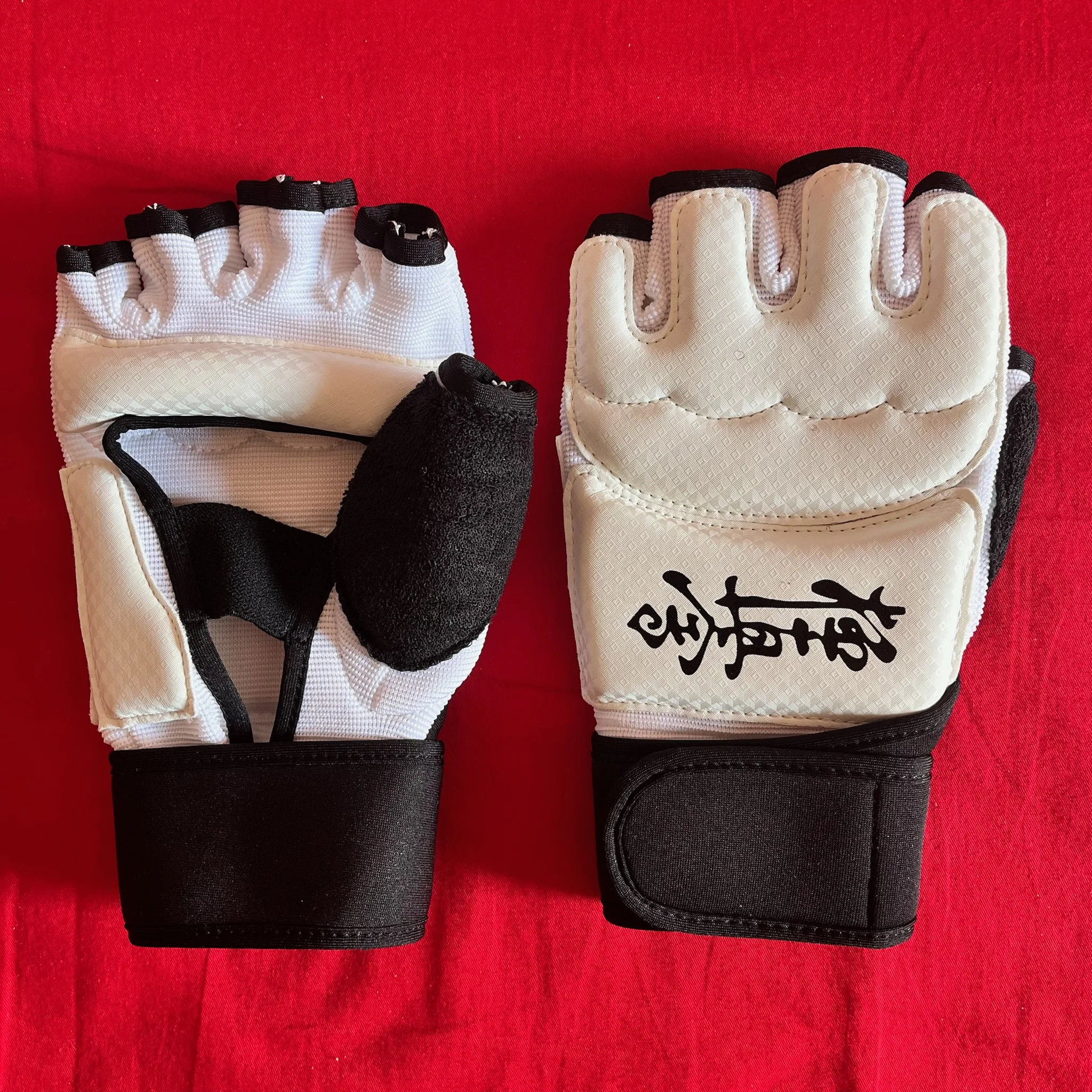 Kyokushin Half-Finger Gloves, Karate Gloves, Taekwondo Split-Finger Gloves, Professional Fingerless Hand Protectors, Thickened Material, Non-Slip and Durable