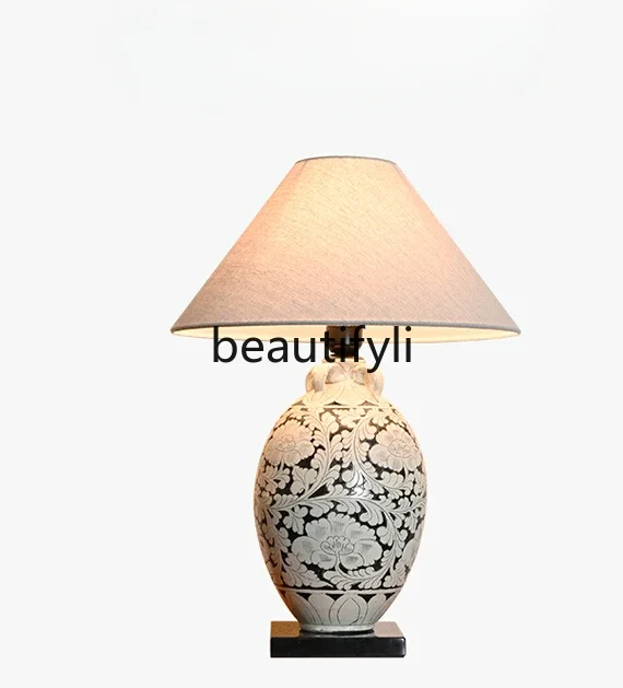 

French retro ceramic table lamp Nanyang style living room study entrance bedroom lamp