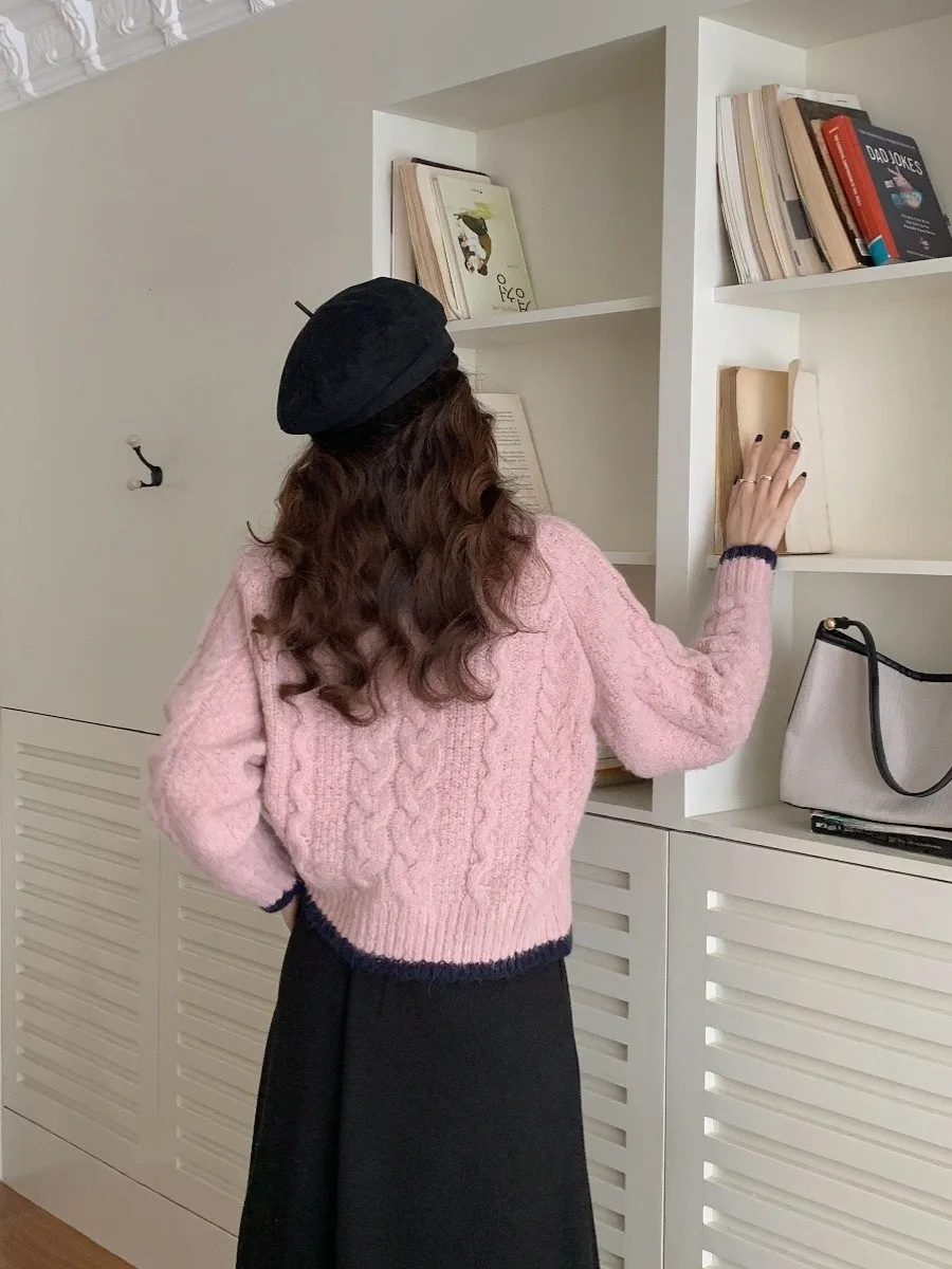 เสื้อสเวตเตอร์ผู้หญิงสีชมพูสุดชิค สำหรับฤดูใบไม้ร่วงและฤดูใบไม้ผลิ คาร์ดิแกน ชั้นใน ชั้นนอก แขนยาว ทรงหลวม ปิดกระดุมเม็ดเดียว