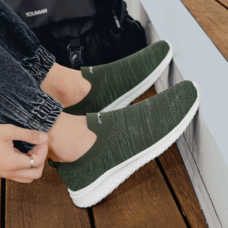 New Men Shoes Sneakers Breathable Mesh Slip on Running Shoes Outdoor Non-Slip Couple Jogging Training Hiking Sports Shoes