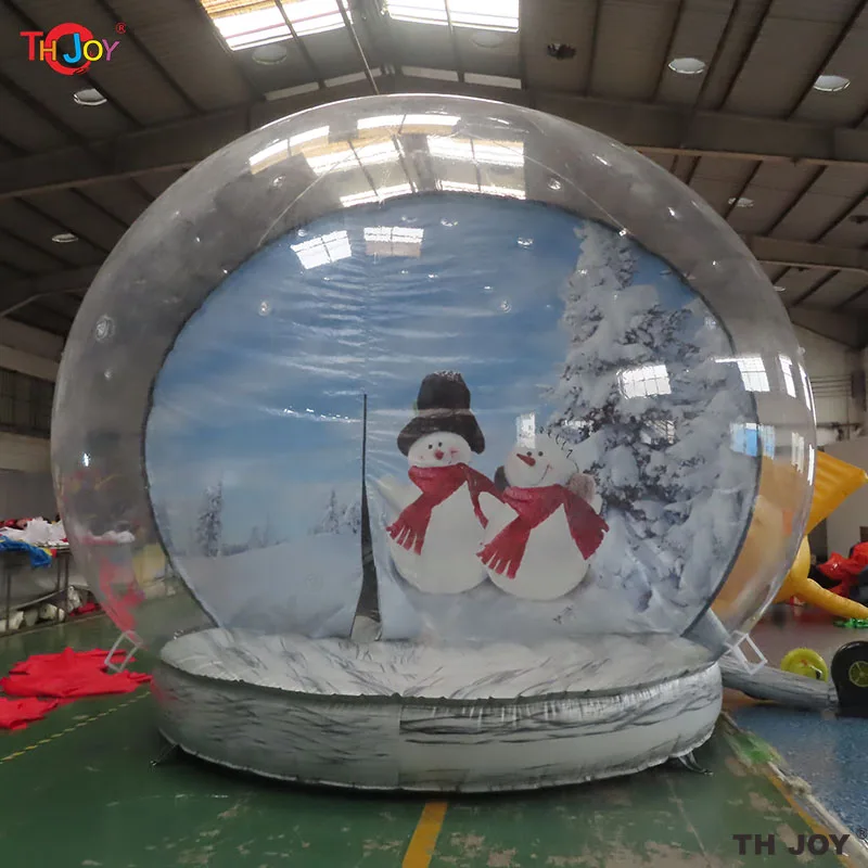 Tenda a cupola a bolle di globo di neve gonfiabile trasparente con decorazione natalizia all'aperto gigante lunga 5 m per festival di eventi di spettacoli teatrali