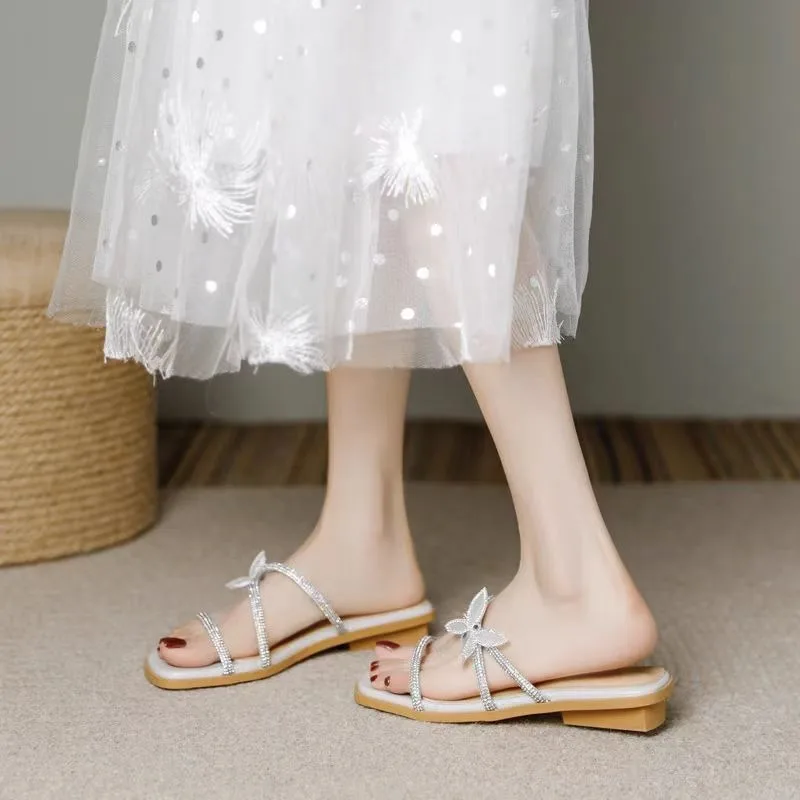 여성 슬리퍼 2025 새로운 반짝 이는 라인 석 샌들 여름 활 럭셔리 디자이너 슬리퍼 여성을위한 패션 신발 홈 슬라이드 여성