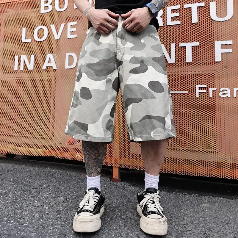 

vintage street camo denim shorts men's loose wide leg straight quarter pants with fur edge wash