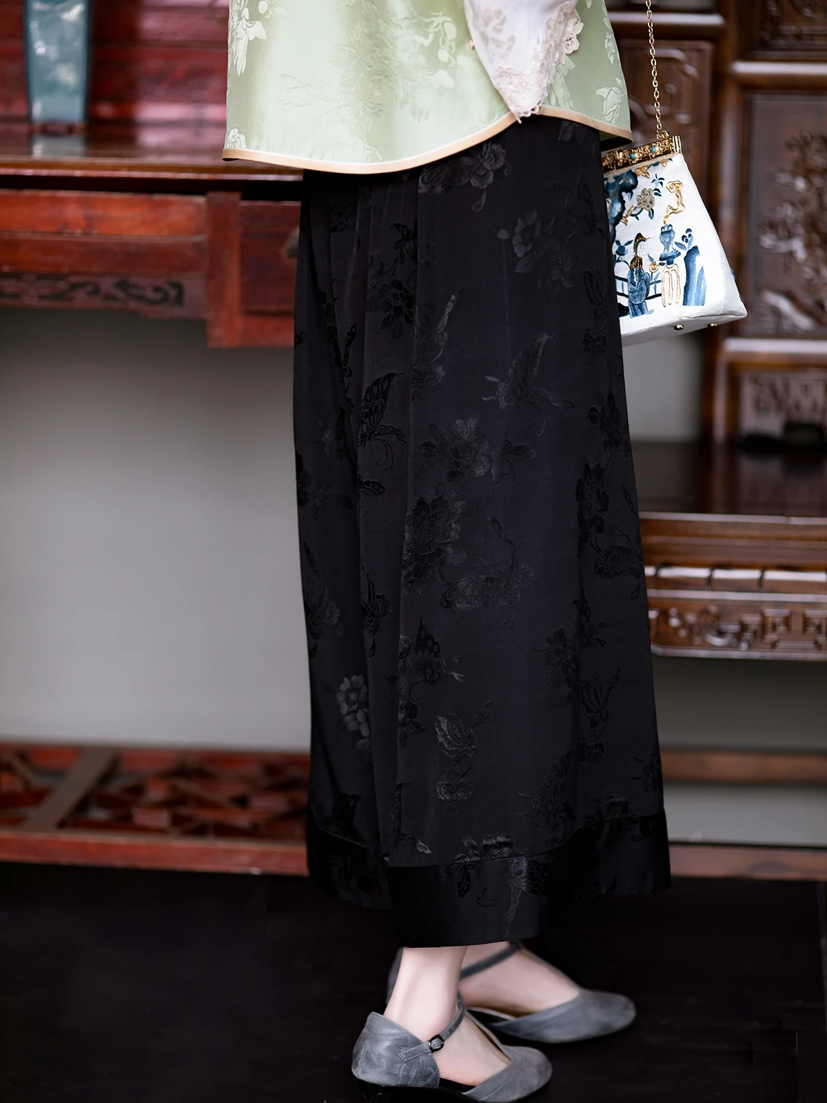 

Китайские винтажные атласные широкие брюки с цветочной вышивкой, свободные повседневные универсальные длинные брюки с эластичной резинкой на талии, мягкая ткань