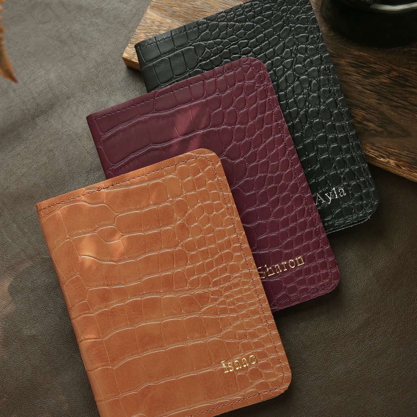 Luxury Crocodile Texture Custom Gold Foil Full Name PU Leather Passport Cover Multi Slot Travel Document Organizer Souvenir Gift