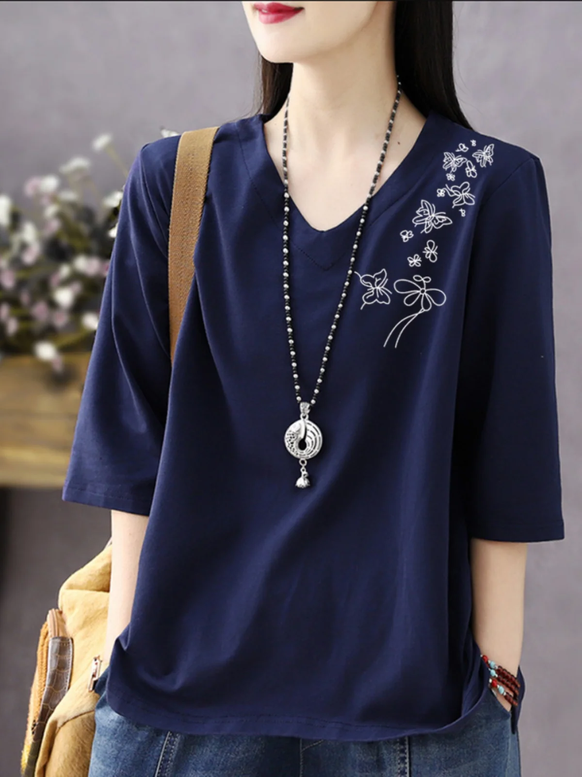 Loose Cotton V-Neck T-Shirt Sleeveless Top for Women Autumn Fashion Artistic Style Printed Casual Wear Comfortable Fit Tee