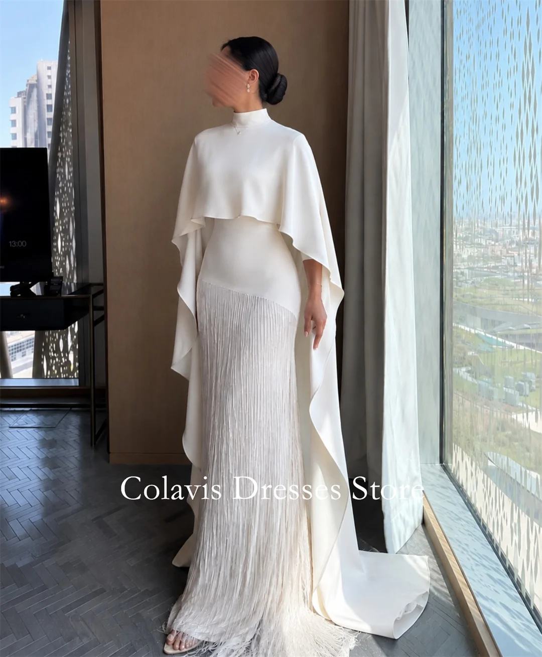Vestido de noche blanco de crepé con cuello alto y flecos, con capa, corte sirena, largo hasta el suelo, vestido formal para invitadas de boda, fiesta de graduación o evento.