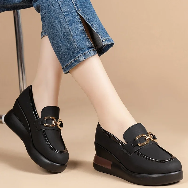 Chunky Loafers Women Genuine PU Leather Platform Shoes Round Toe Metal Chain Slip on Ladies Light Flats Handmade Sneakers 2024