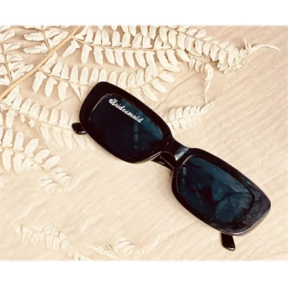 Y2K Brautjungfern-Sonnenbrille, Sonnenbrille, Braut, 1990er Jahre, rechteckige Brille, Junggesellenabschied, Braut, Strand, Flitterwochen, Brautparty – Detail 3