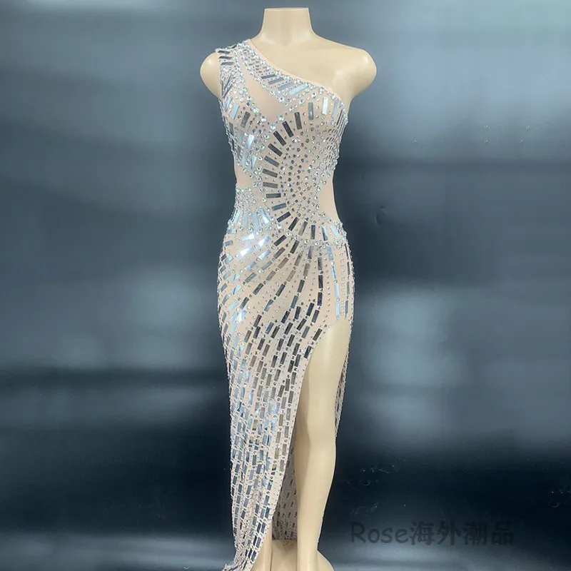 ชุดราตรีหรูหราสำหรับผู้หญิง ไหล่เฉียง ผ่าข้างสูง แต่งกระจก เหมาะสำหรับงานวันเกิด งานพรอม งานเฉลิมฉลอง ชุดสำหรับพิธีกร นักร้อง ชุดแสดงบนเวที yj284