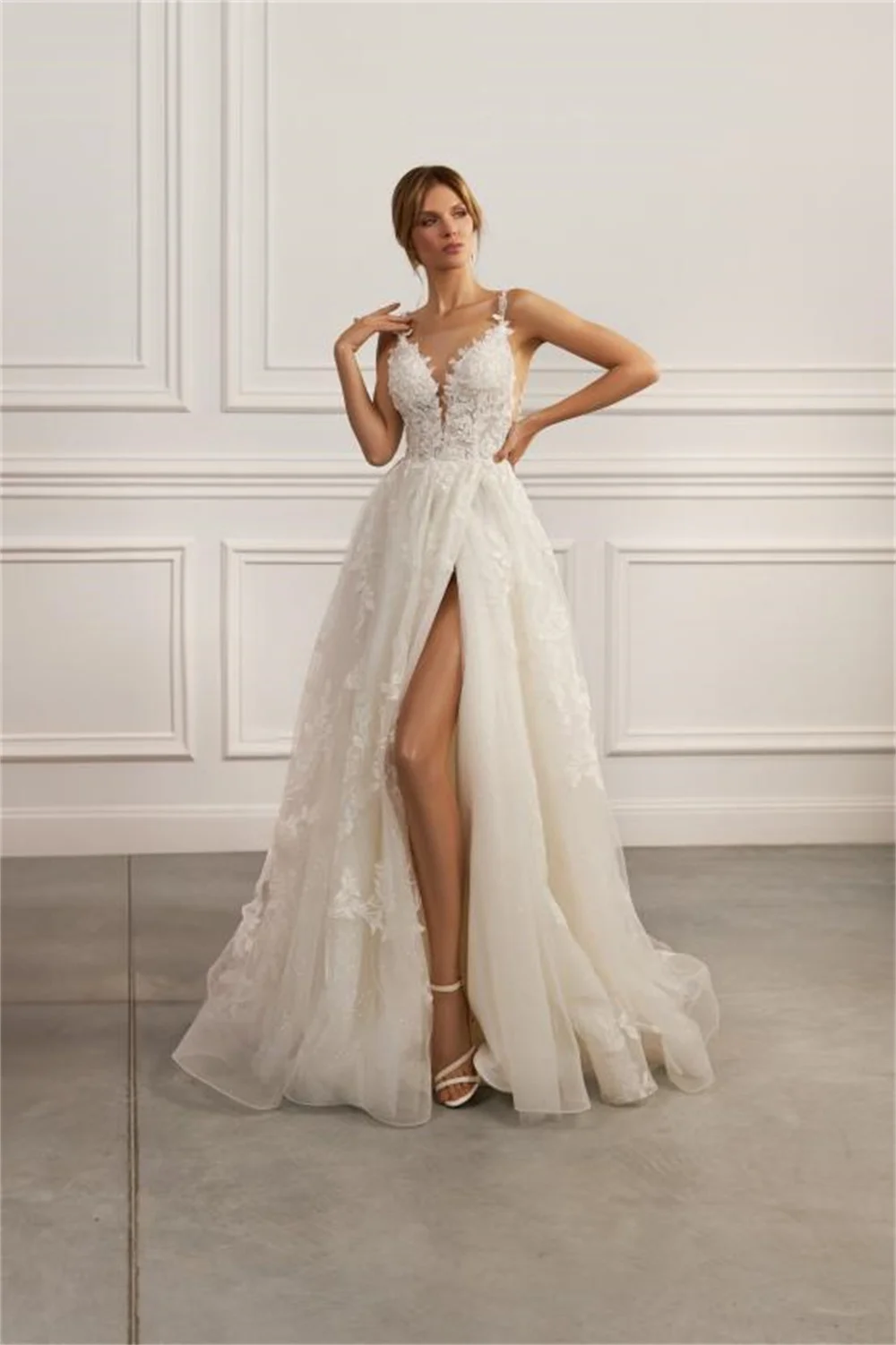 Sexy dos correas con cuello en V Apliques De encaje Boho Beach una línea vestidos De novia con abertura lateral hecho a medida 2025 Rode De Morrie