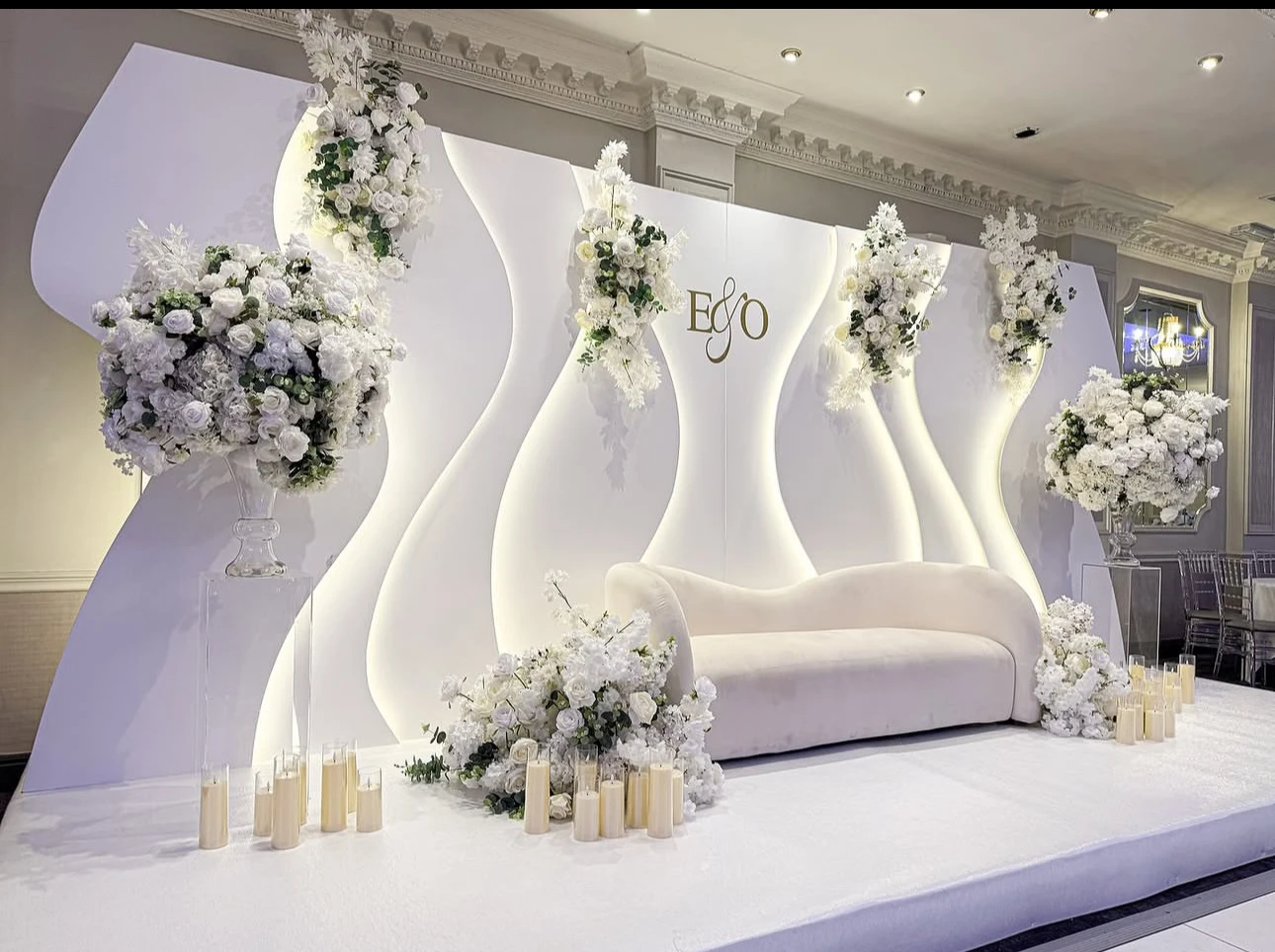 

Greative Event Backdrop Pvc Panel for Wedding Stage Backdrop Decoration Large White Lighted-wedding-backdrop With Red wine glass