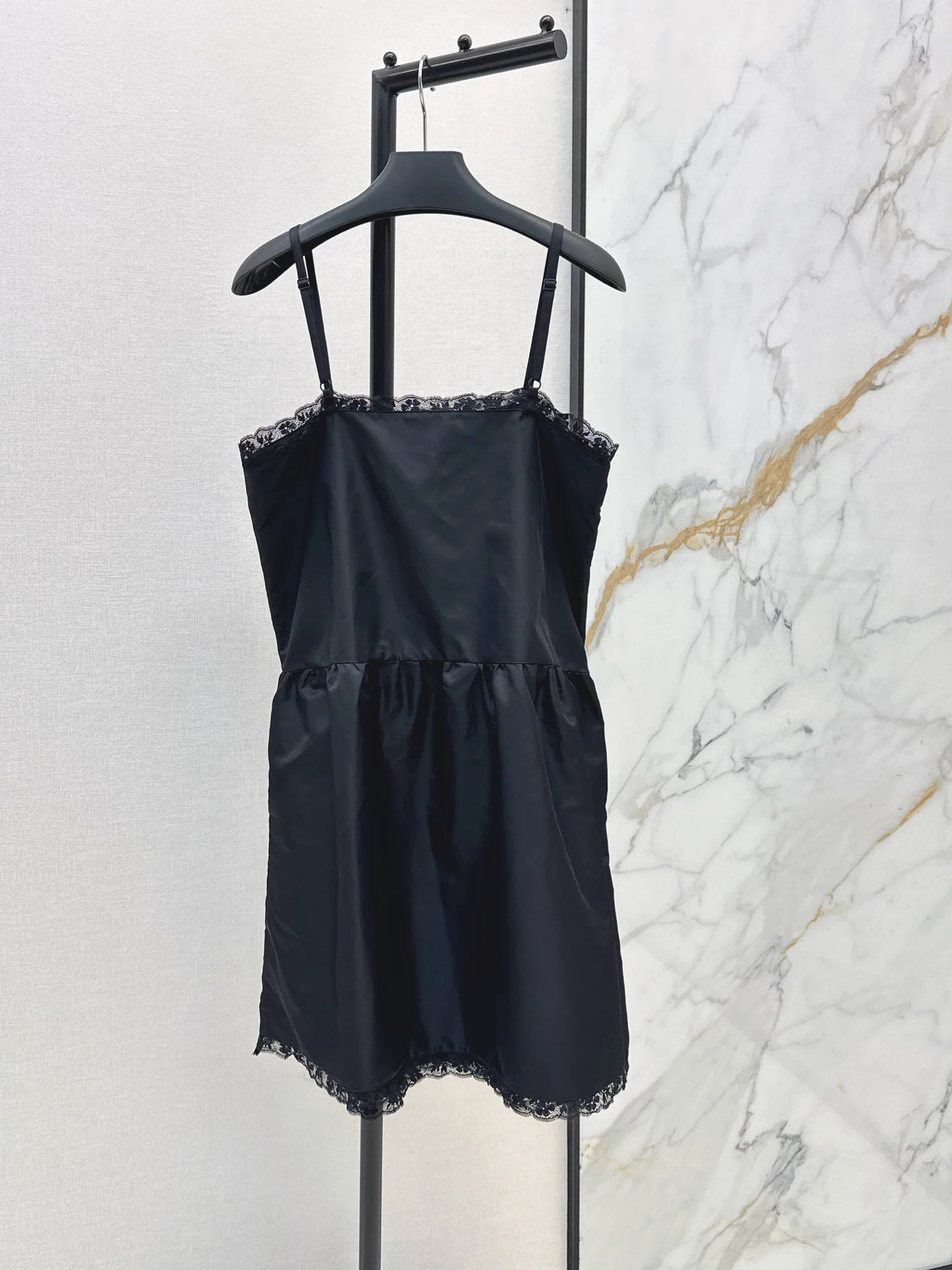 Neues Frühjahr/Sommer 2026 Schwarzes Trägerloses A-Linien-Kleid 166