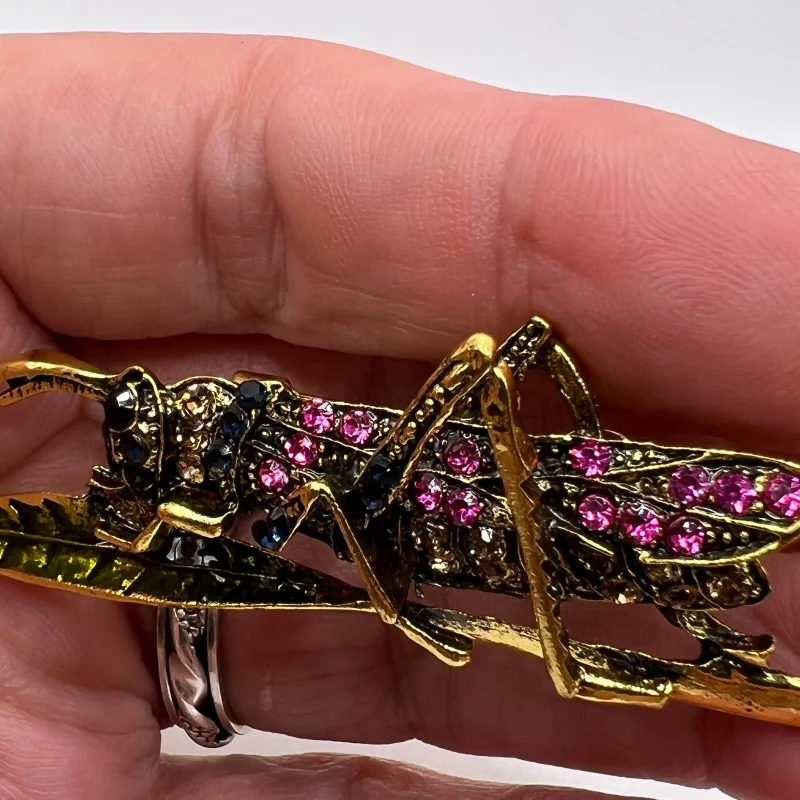 Women's Vintage Grasshopper Brooch Party Jewelry Cute Insect Brooch Pin Coat Accessories High Quality Gift