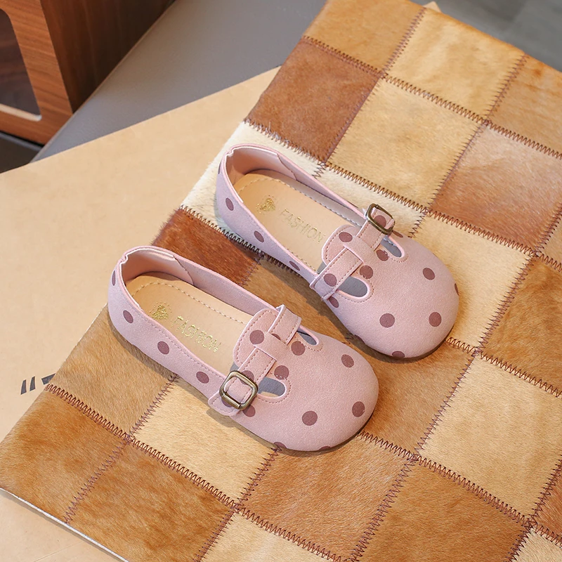 Childrens Leather Shoes with Round Toe Belt Buckle Non Slip Soft Sole 2025 Spring Outdoor Khaki/pink Suede Girls Leather Shoes