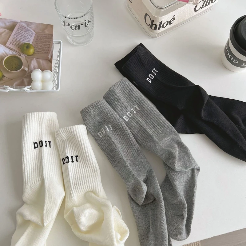 3 คู่ชุดผู้หญิงสีชมพูกลางหลอดถุงเท้ายาวผ้าฝ้าย Bottomed พิมพ์กีฬาถุงน่องสําหรับฤดูใบไม้ผลิฤดูใบไม้ร่วงสวมใส่