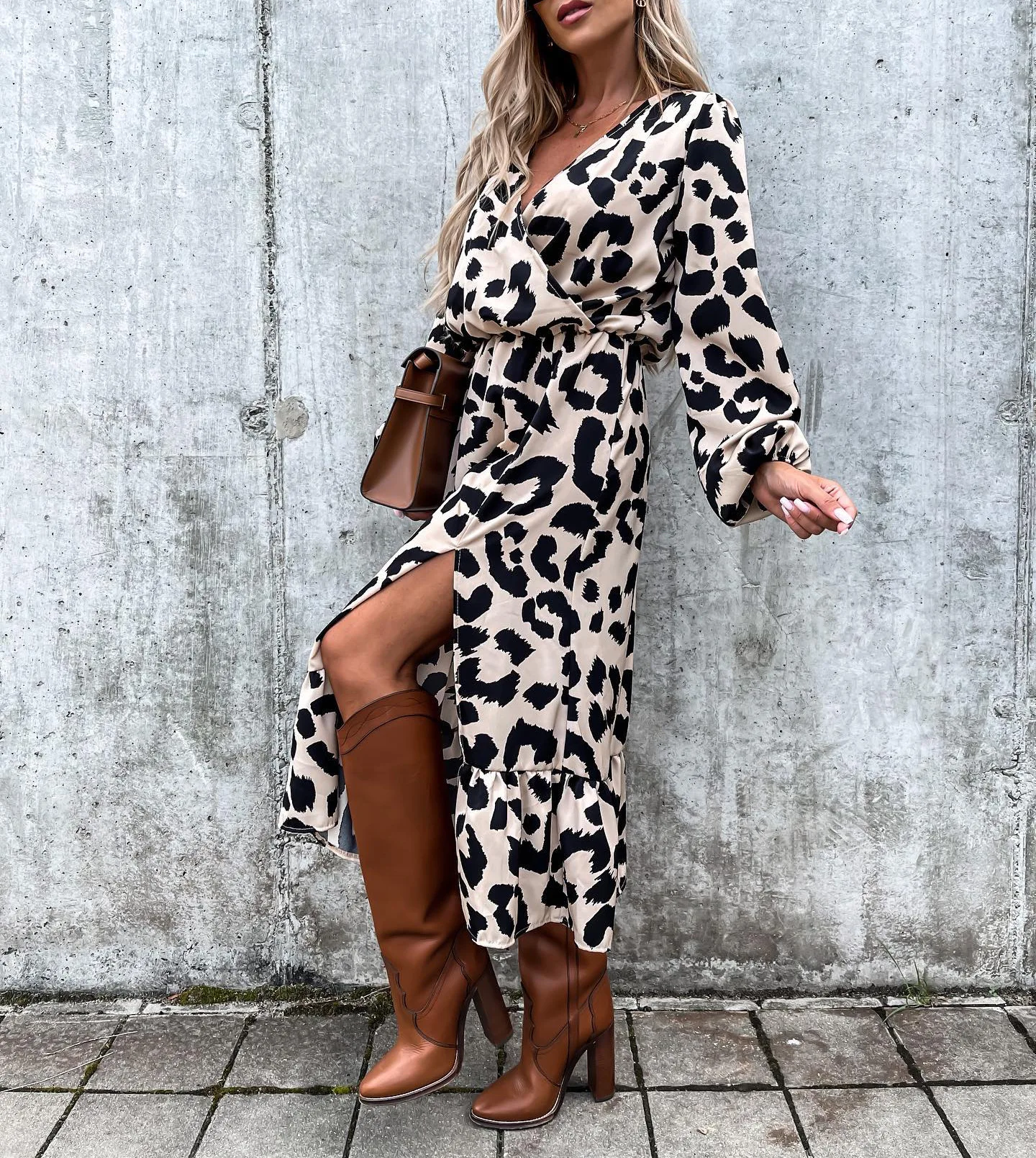 

2024 New Spring and Autumn Leisure Fashion V-neck Leopard Pattern Long Sleeve Split Loose Lantern Sleeve Dress Women's Robe